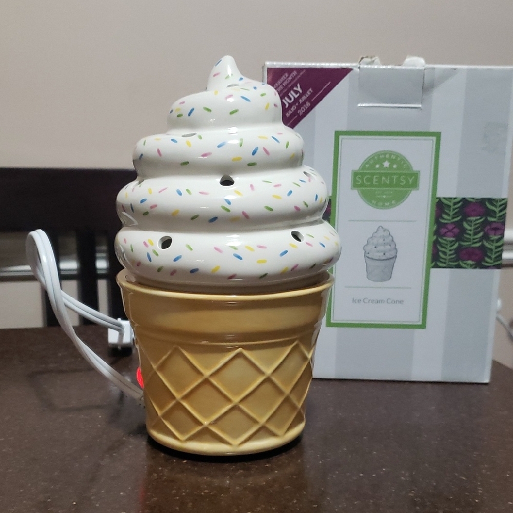 Scentsy ICE CREAM CONE Element Wax Warmer NIB